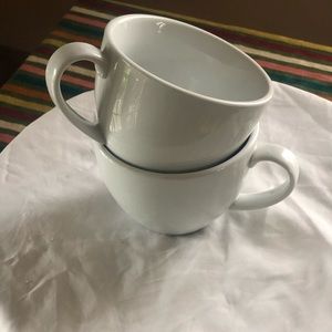 Set of Better Homes and Gardens mug set.